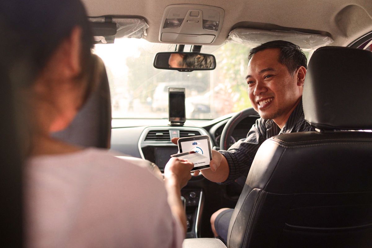 Taxi driver taking a contactless payment on an AFS Lite Mini POS